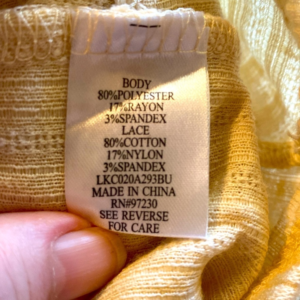 ABSOLUTELY FAMOUS OFF WHITE CREAM TOP  LACE SLEEVES & Accent on Bottom 2… - Picture 11 of 12